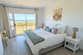 Sunrise Vista: Ocean & Mountain views, Boho-Chic